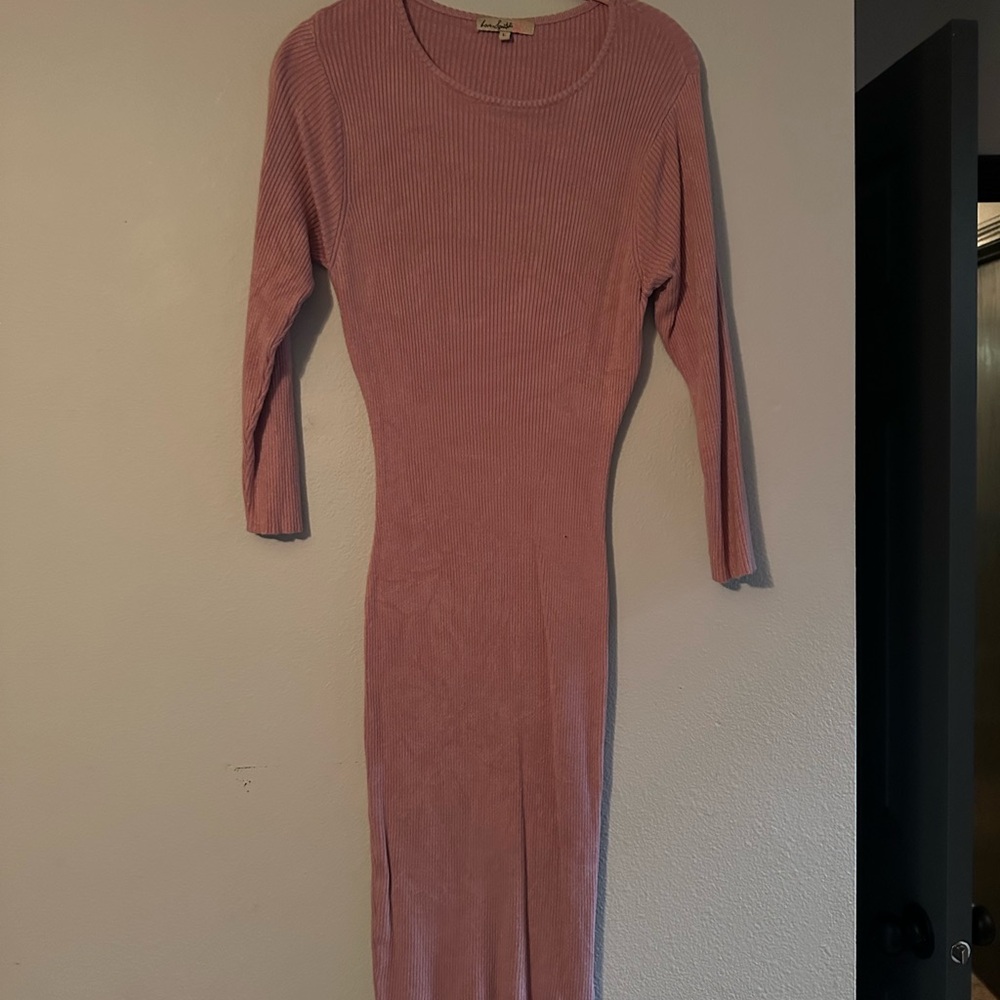 Elegant Pink Ribbed Knit Dress